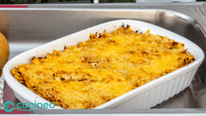pastel azteca con pollo chile poblano y elotes