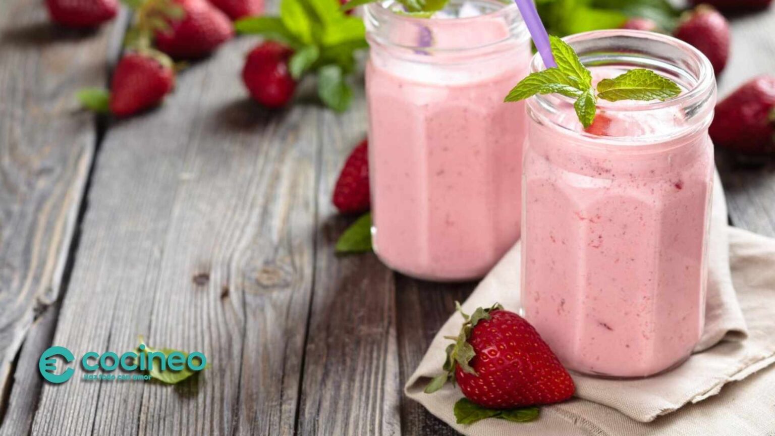 Agua de Fresa con Leche al Estilo Michoacán ¡Refrescante!