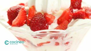 Receta de Fresas con Crema al Estilo Michoacán